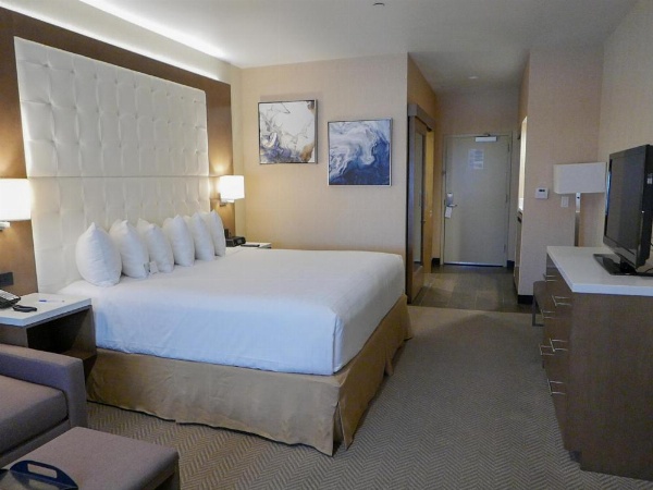 Wyndham Anaheim image 9